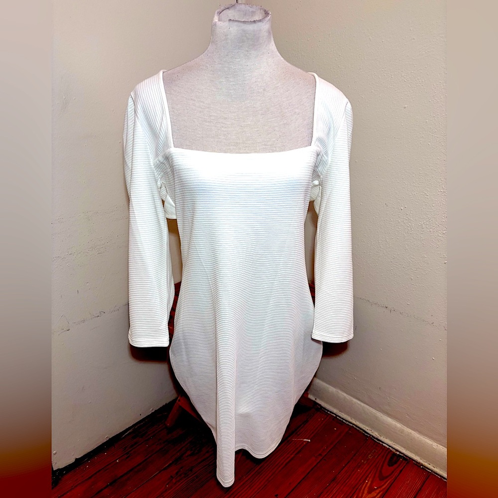 Betsey Johnson Open Back Long Sleeve Dress